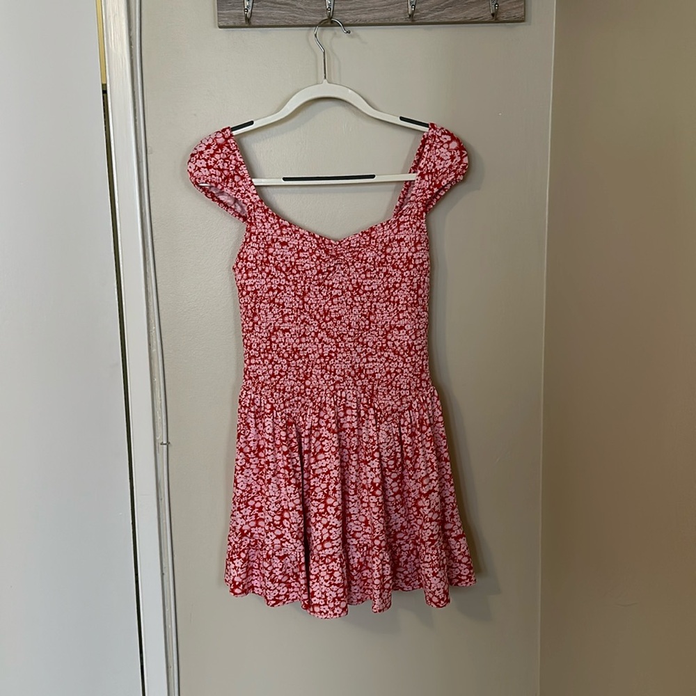 NWT Urban Outfitters pink / rose floral romper size medium